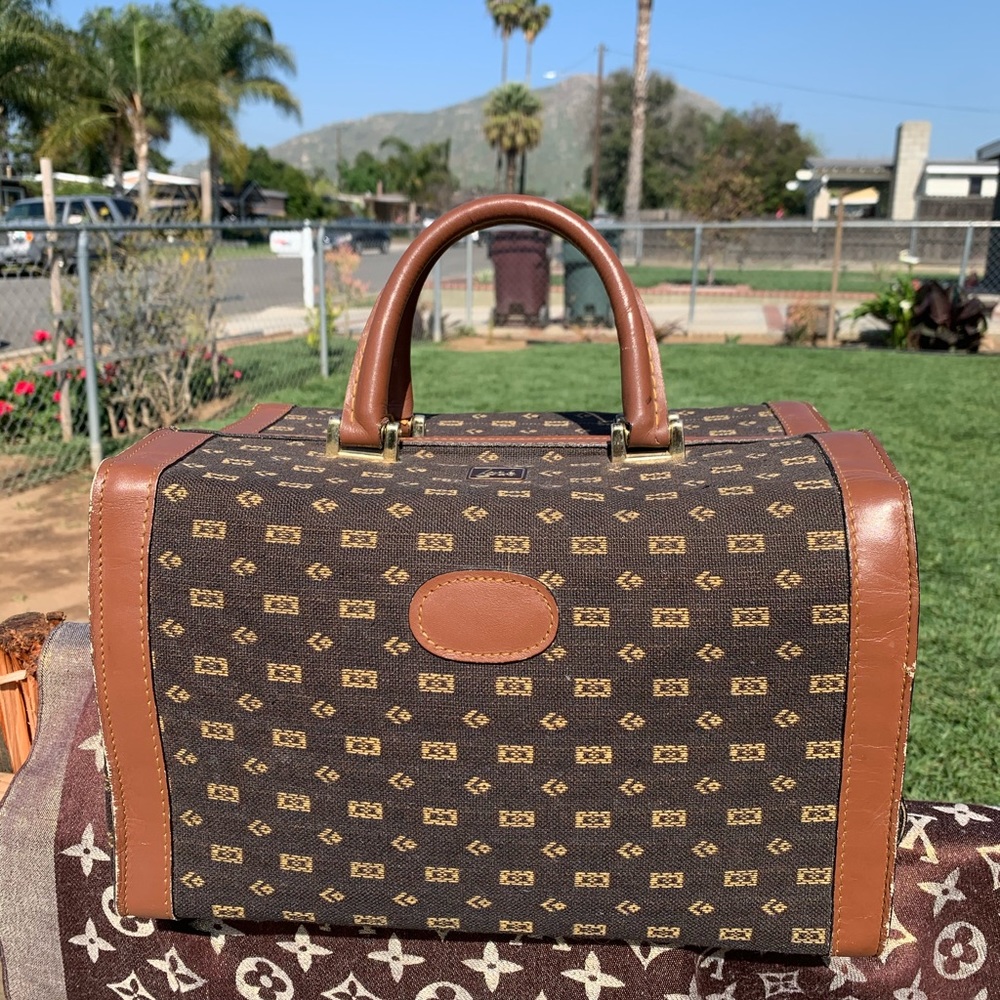 Lark Vintage Cosmetic Suit Casr
